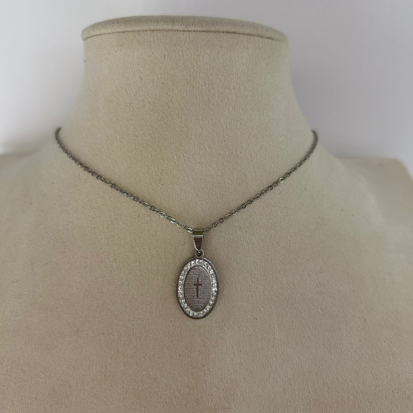 Collar Medalla Virgen Cristalina