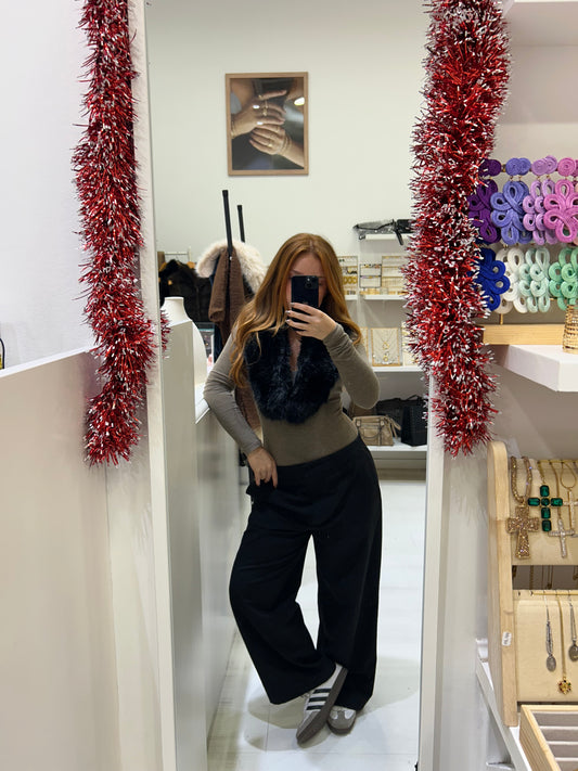 Cuello de Pelo Negro