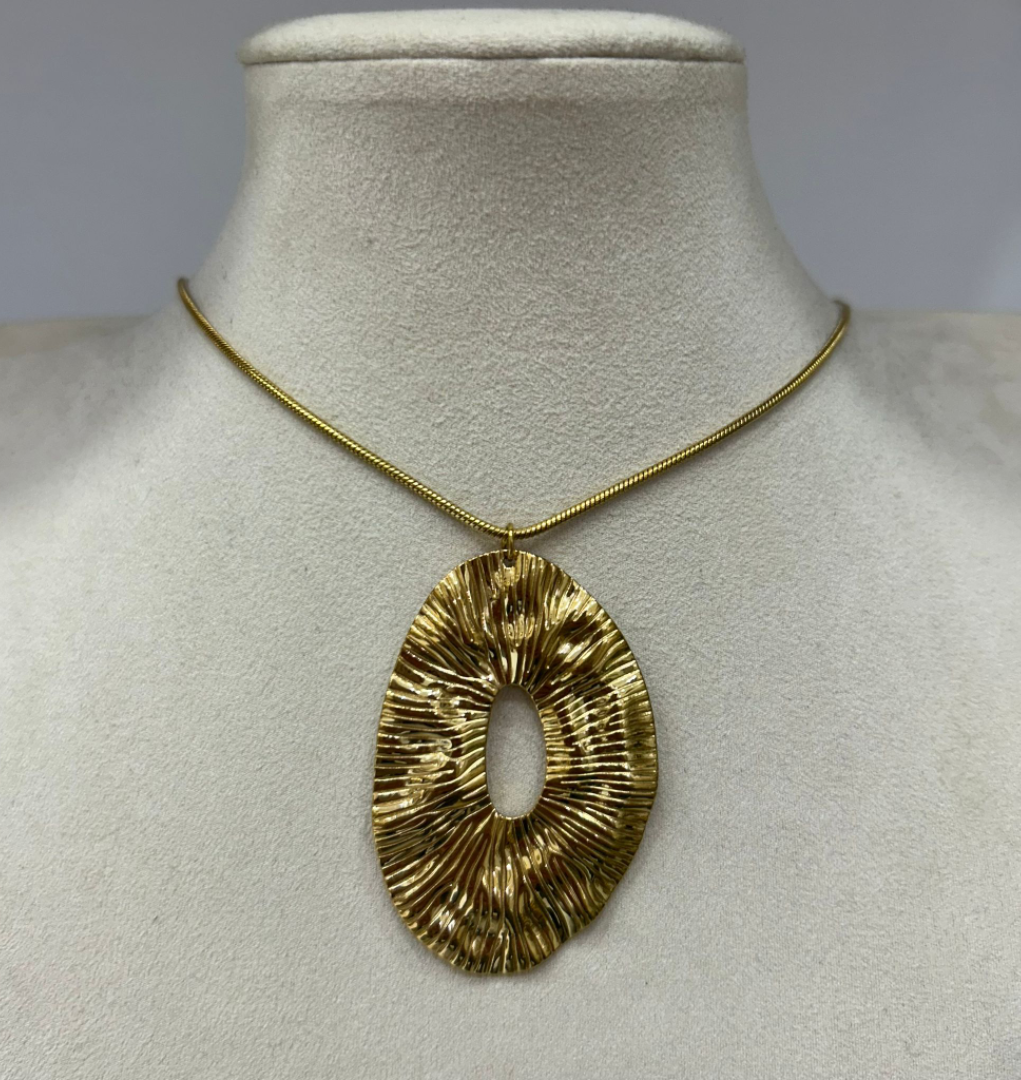 Collar Abstract