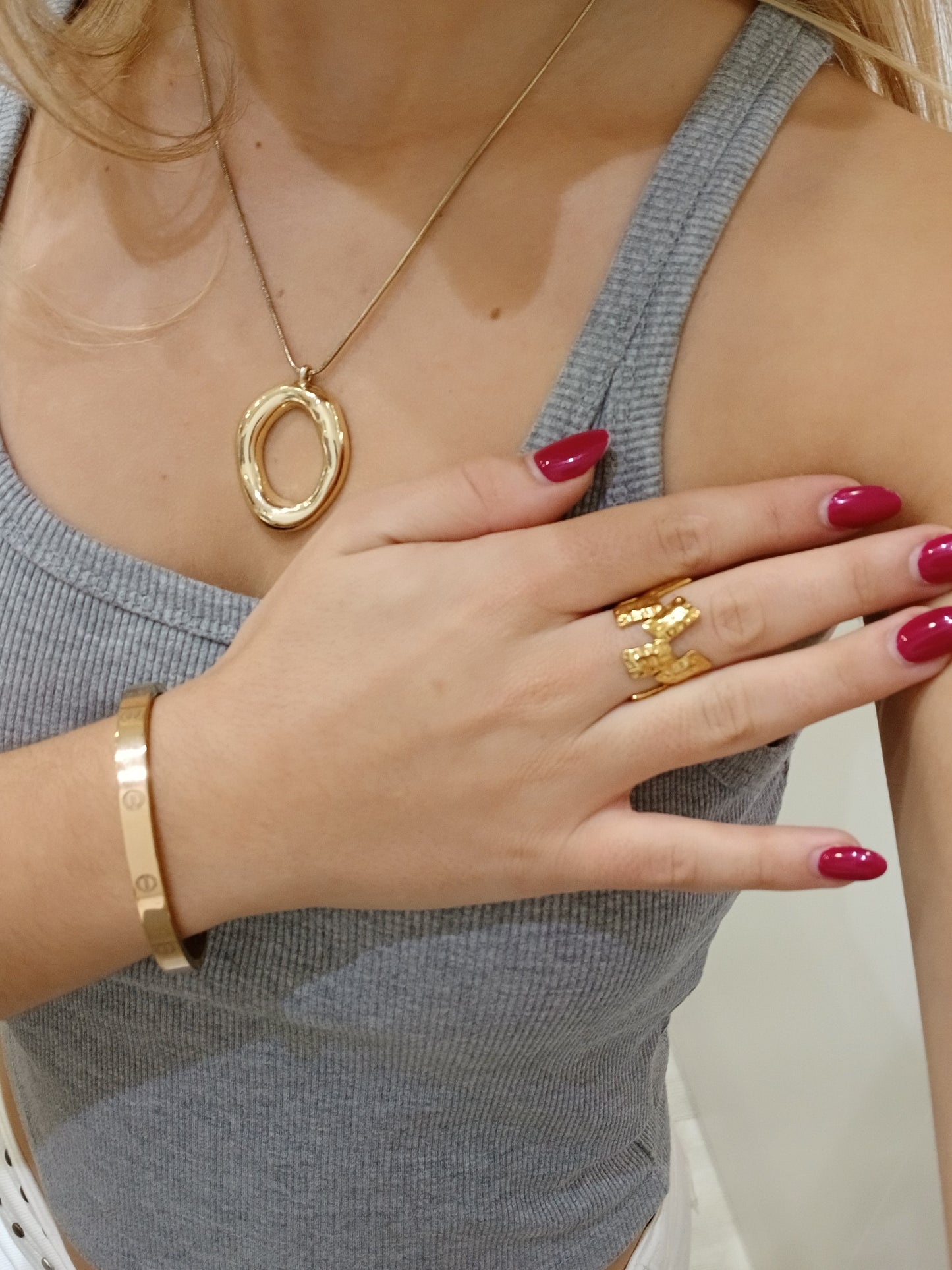 Pulsera rígida simple