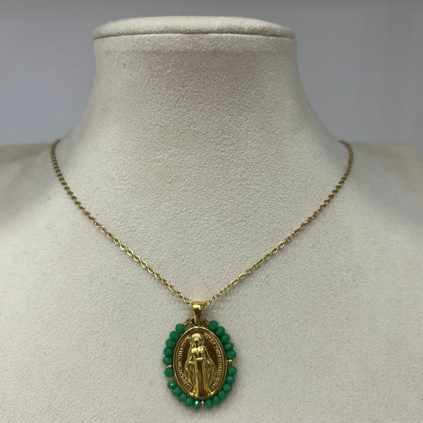 Collar Medalla Virgen Exotic