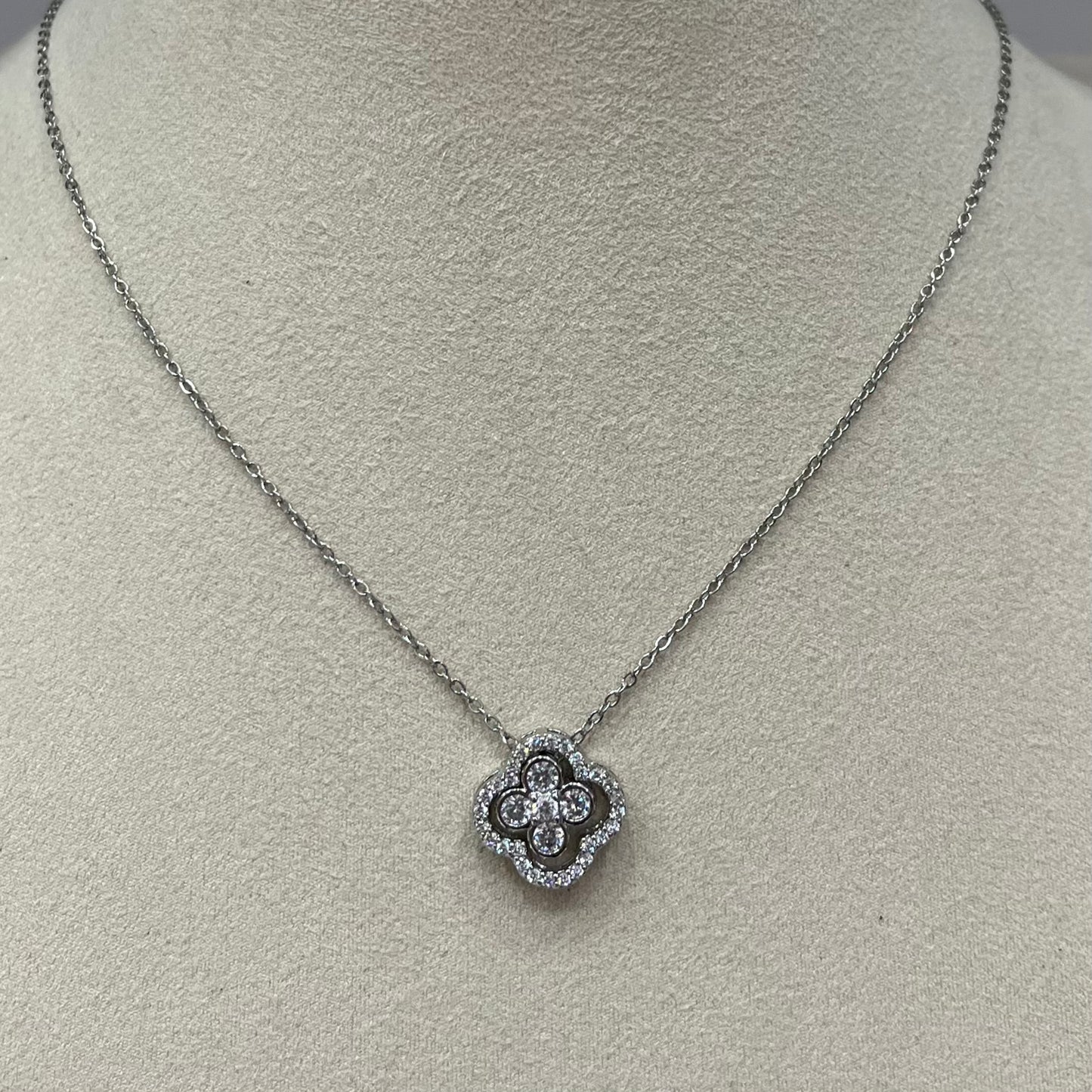 Collar Trébol