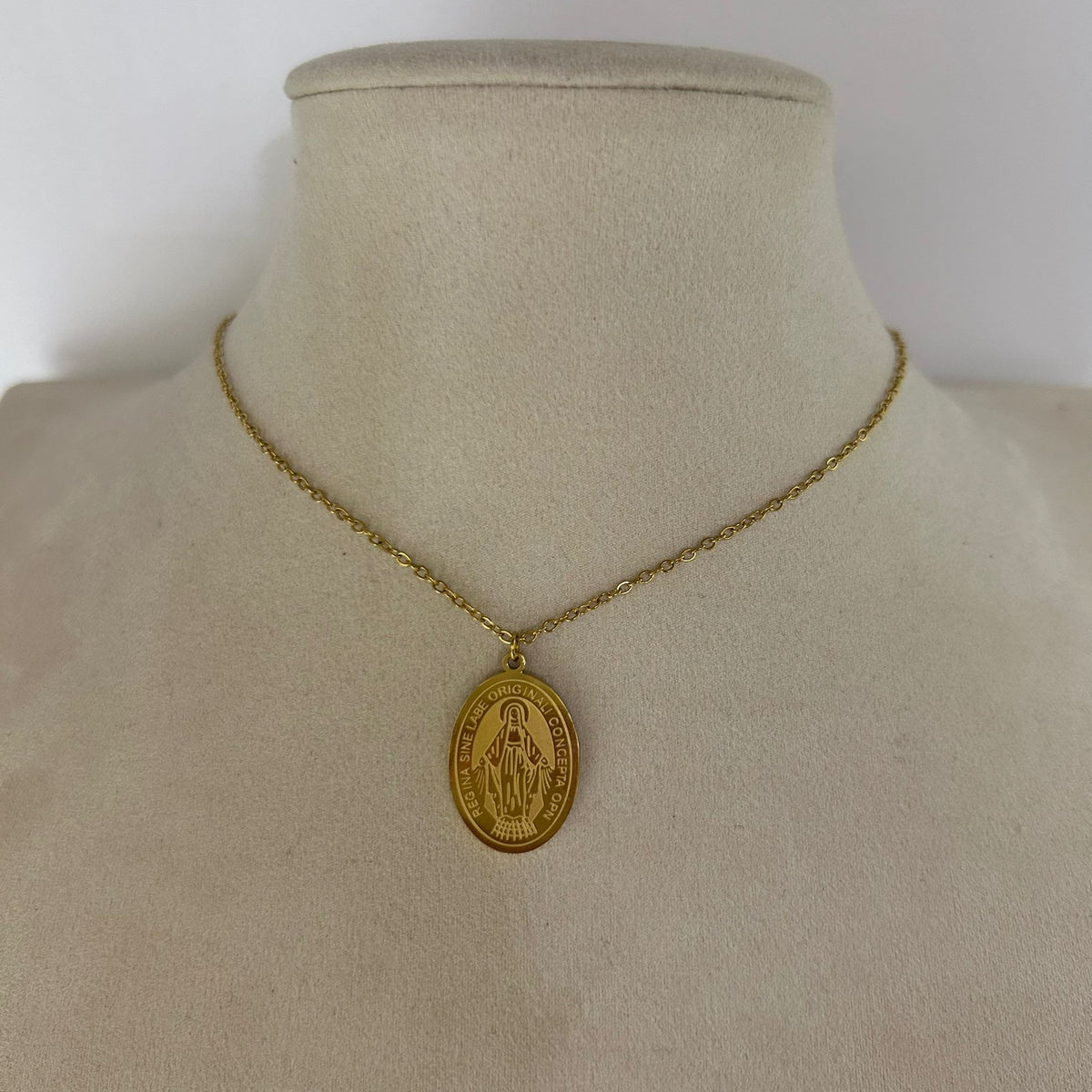 Collar Medalla Virgen Razón