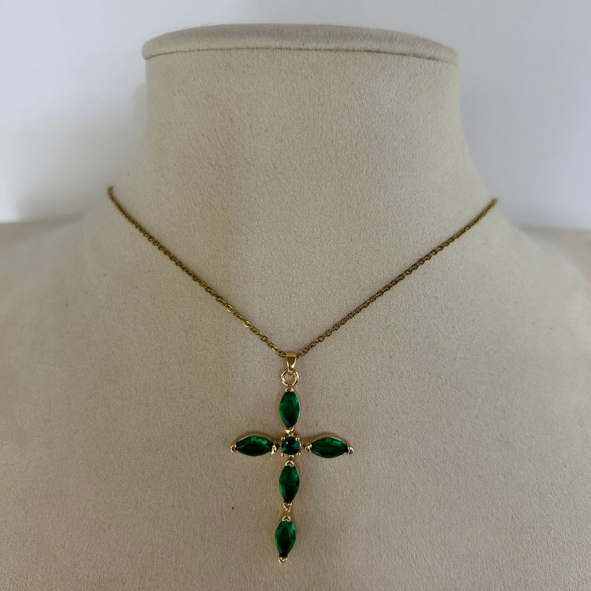 Collar Cruz Elegante