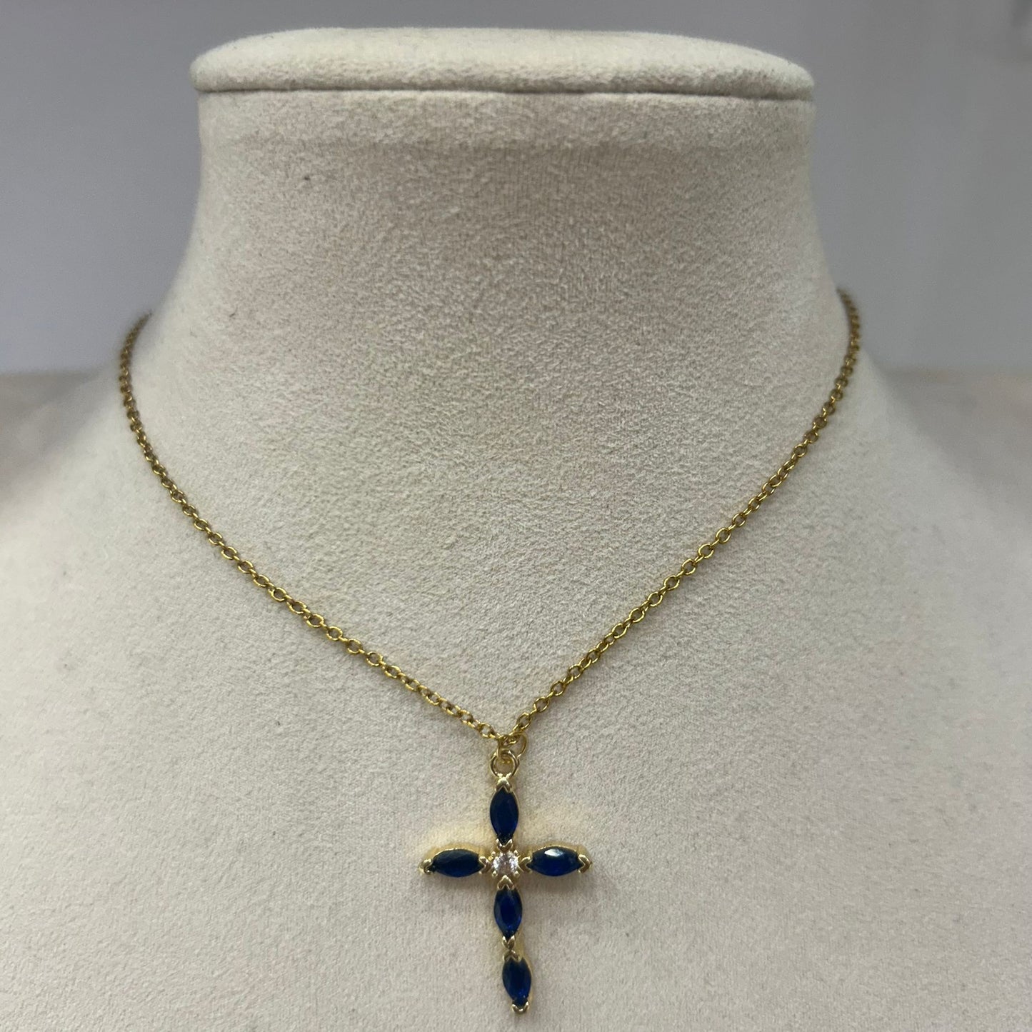 Collar Cruz Cuadrado
