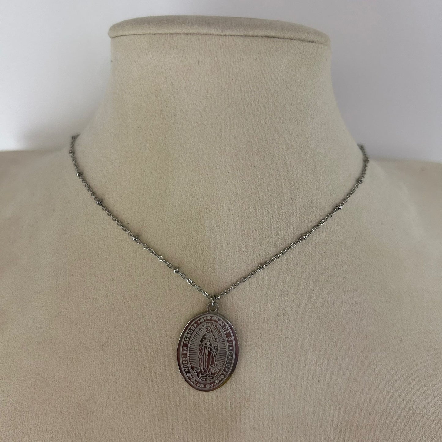 Collar Medalla Virgen Basic