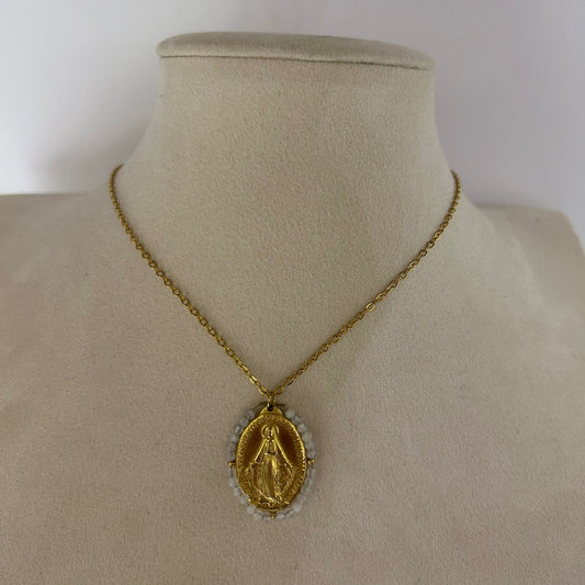 Collar Medalla Virgen Perlada