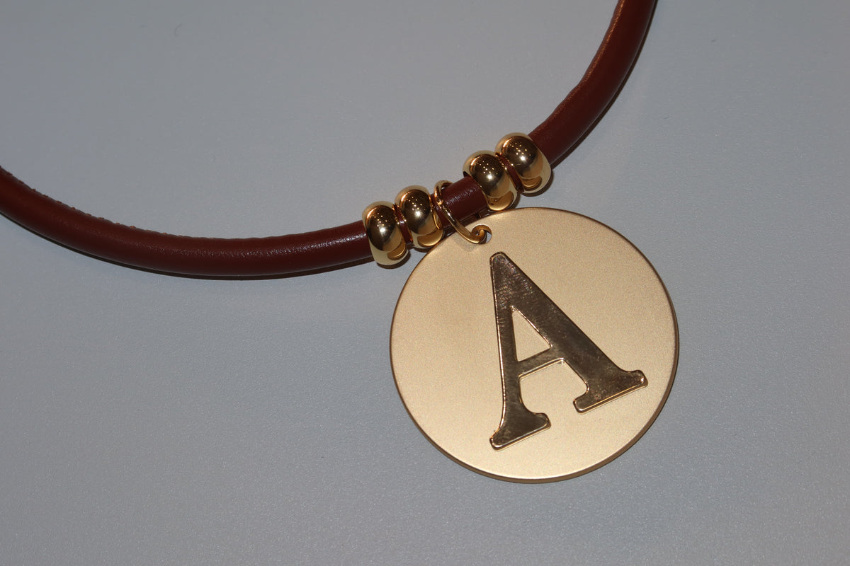 Collar Inicial Cuero