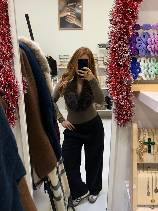 Cuello de Pelo Marrón Oscuro