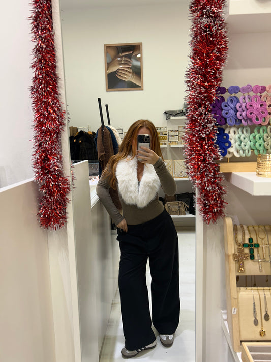 Cuello de Pelo Blanco