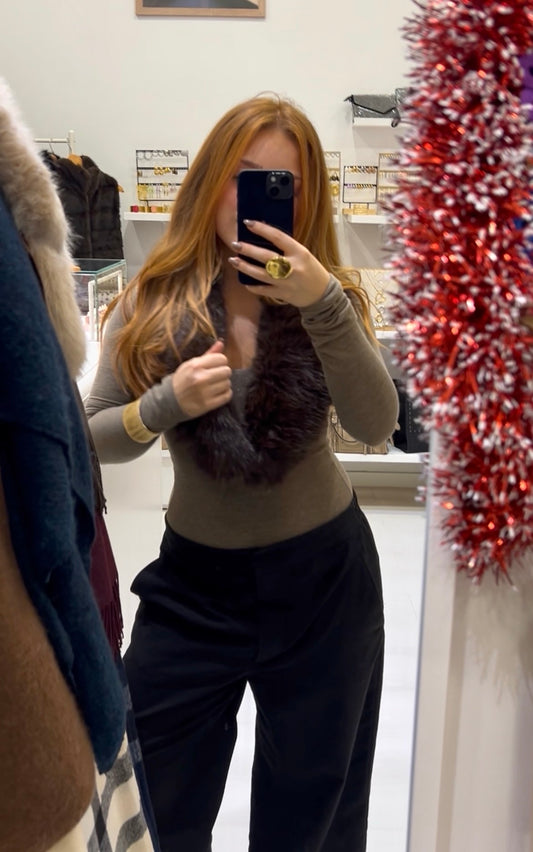 Cuello de Pelo Marrón Oscuro