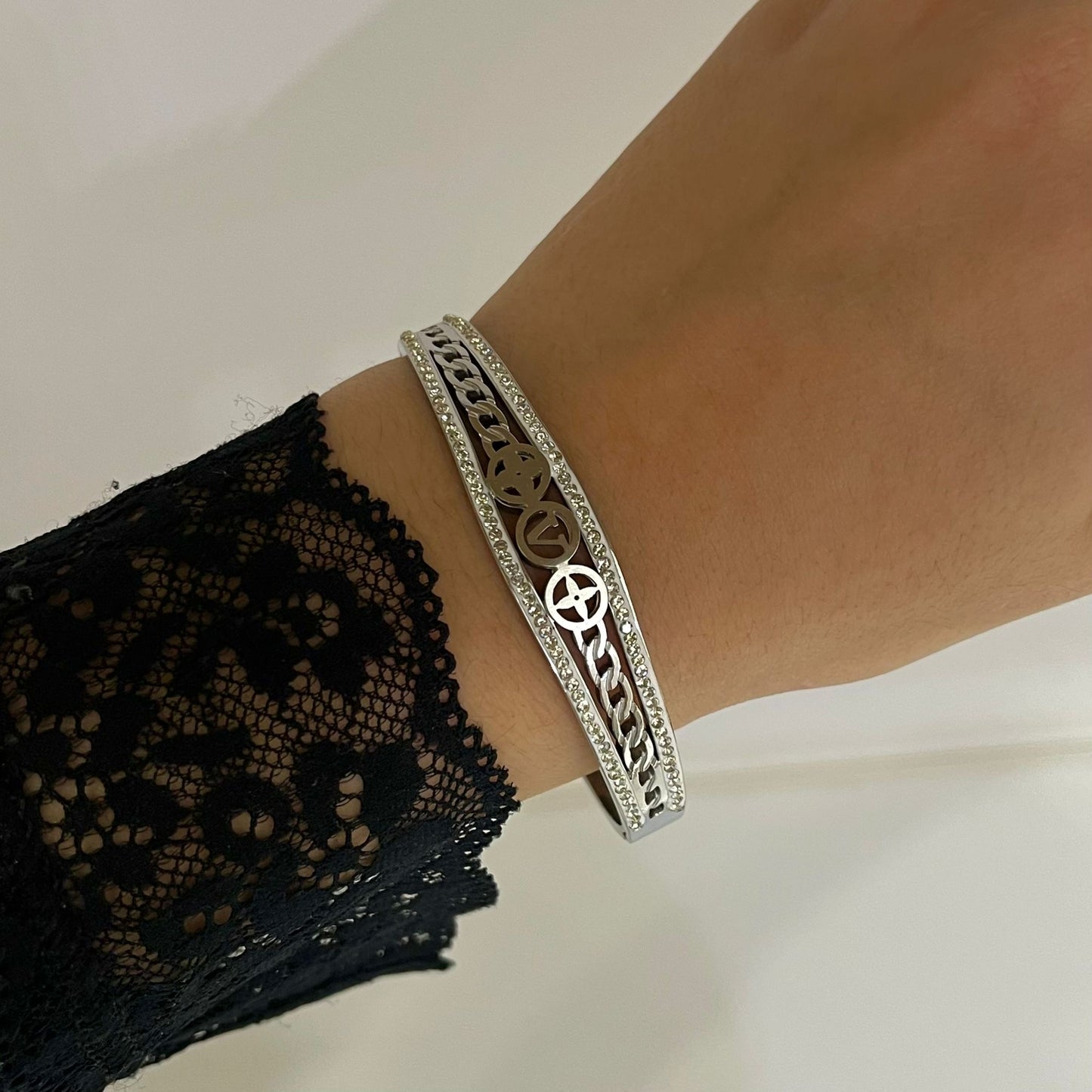 Pulsera Rígida Uve