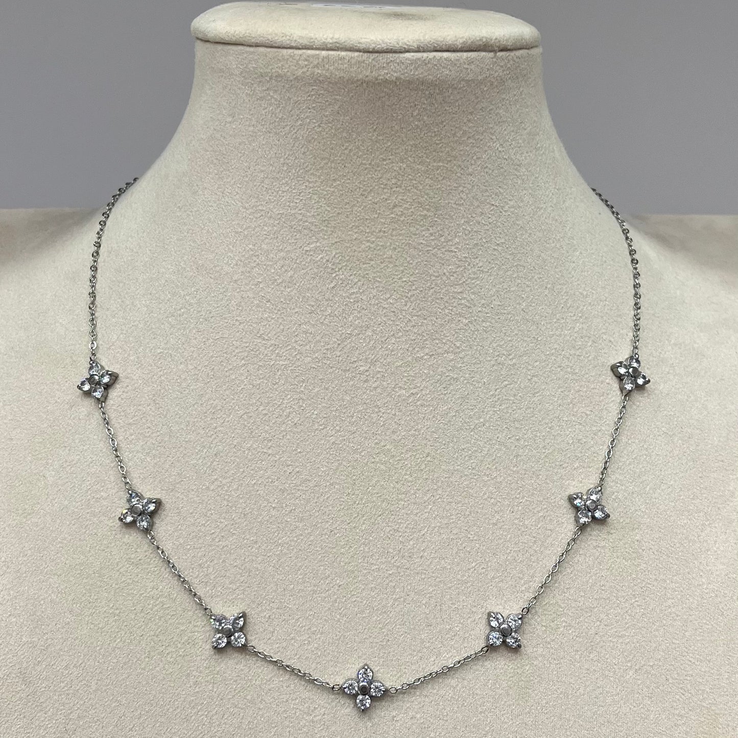 Collar Flora