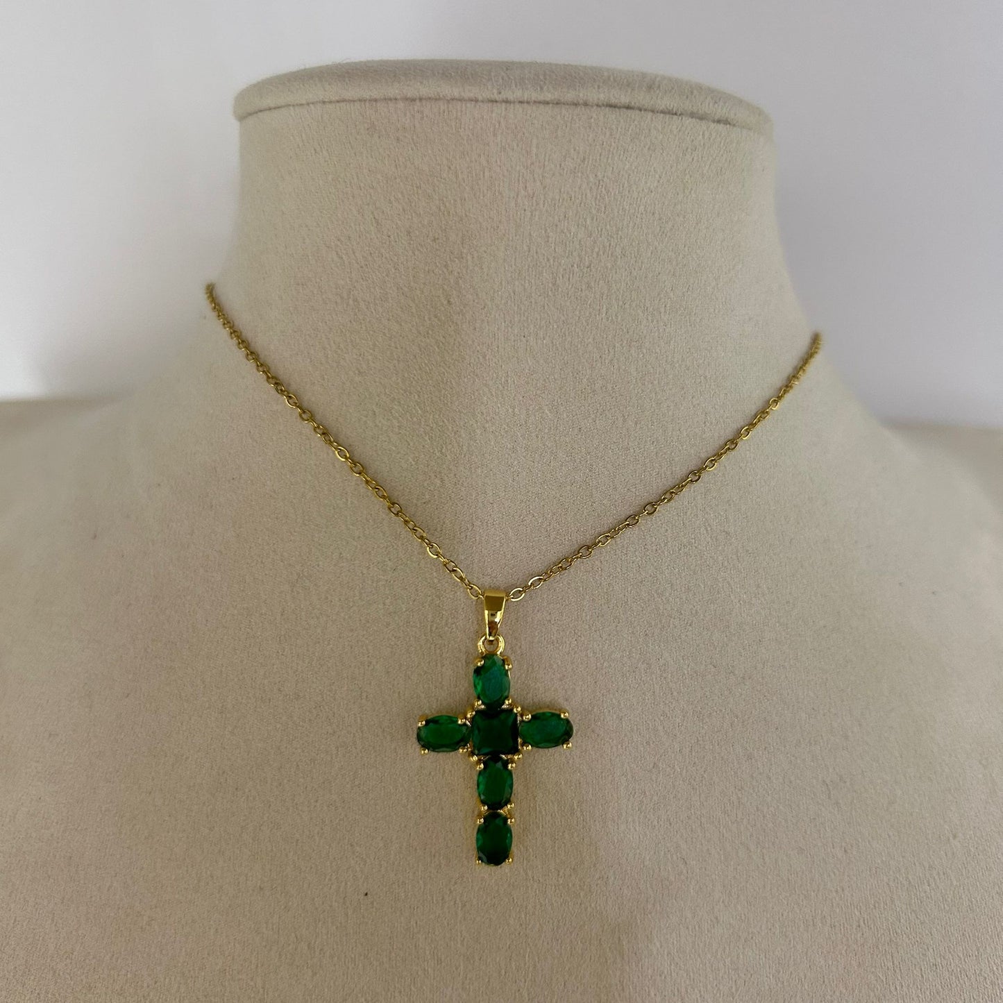 Collar Cruz Cuadrado