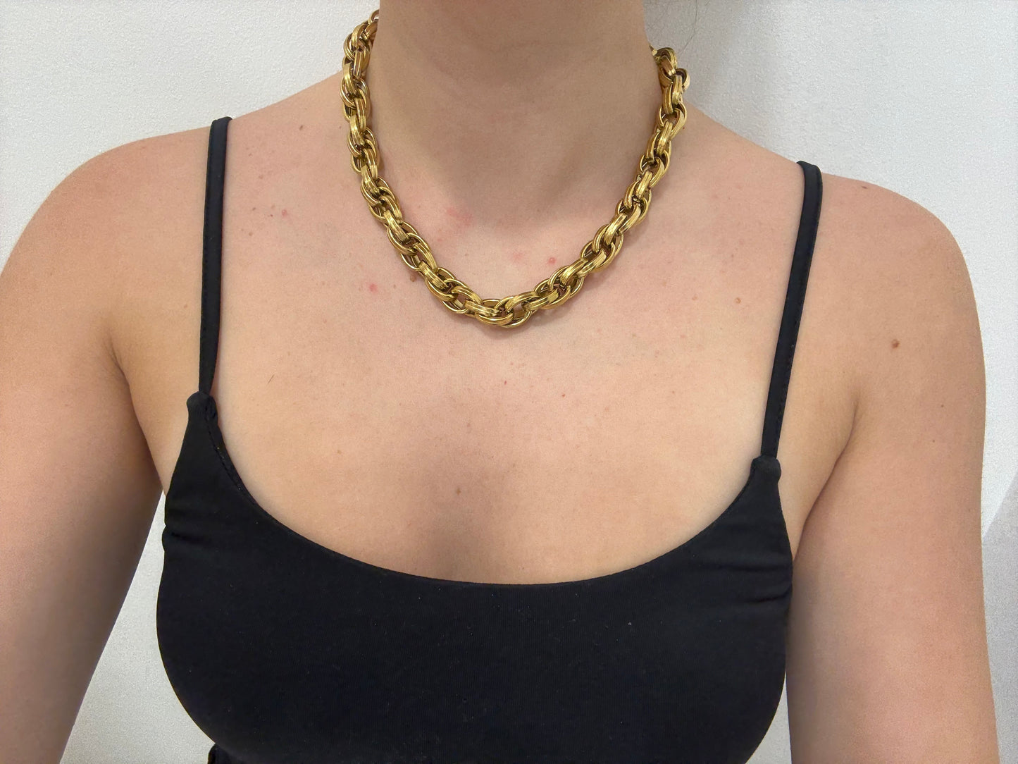 Collar golden oval