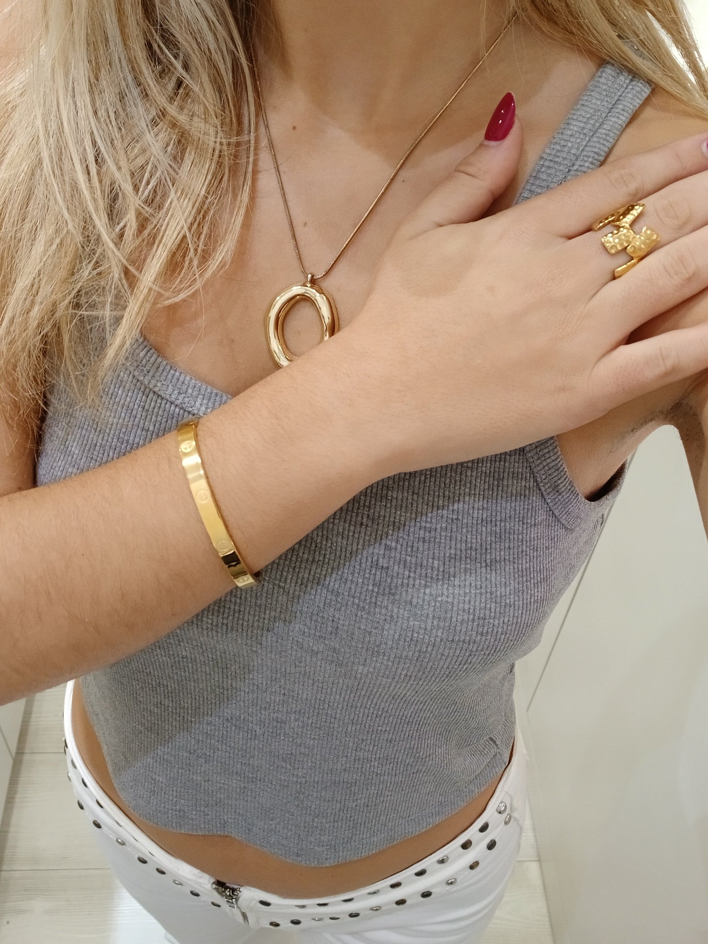 Pulsera rígida simple